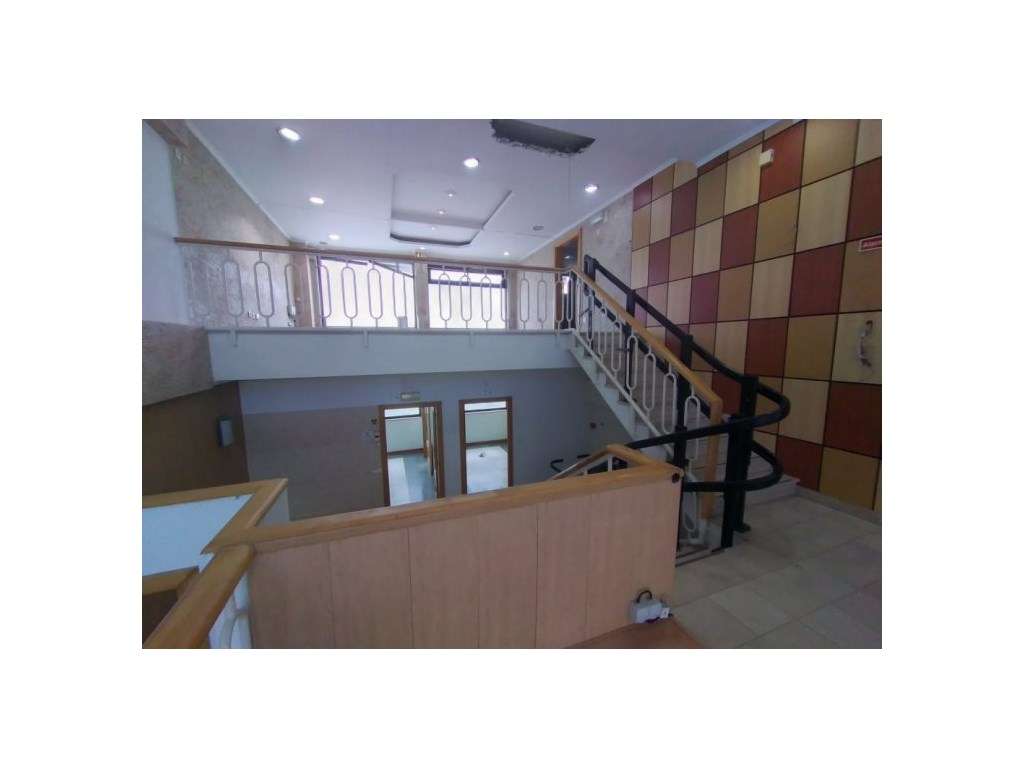 Loja muito espaçosa e com localização muito central - Grande imagem: 4/37