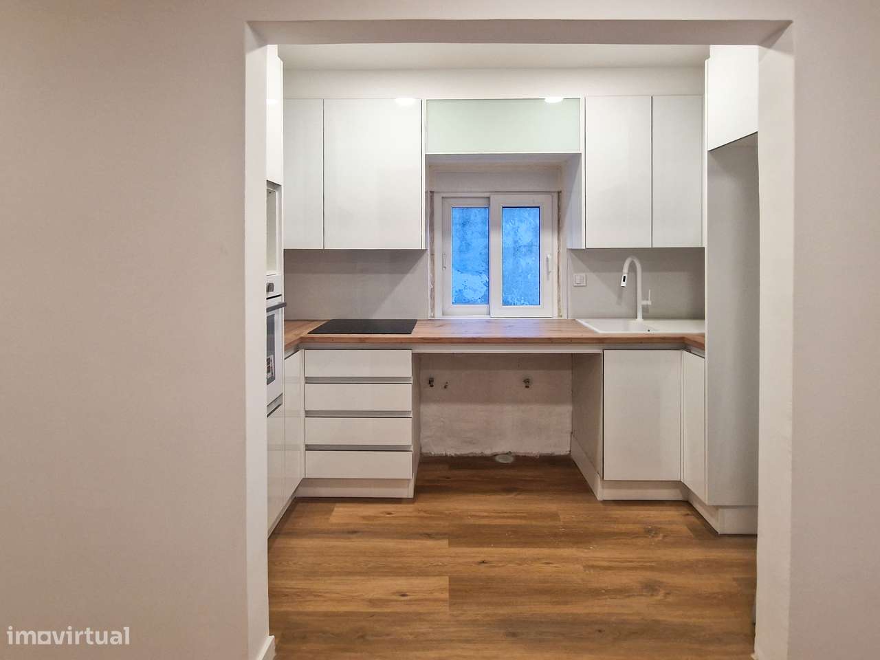 Moradia 4 ass. totalmente remodelada - possibilidade de quarto no r/c - Grande imagem: 5/46