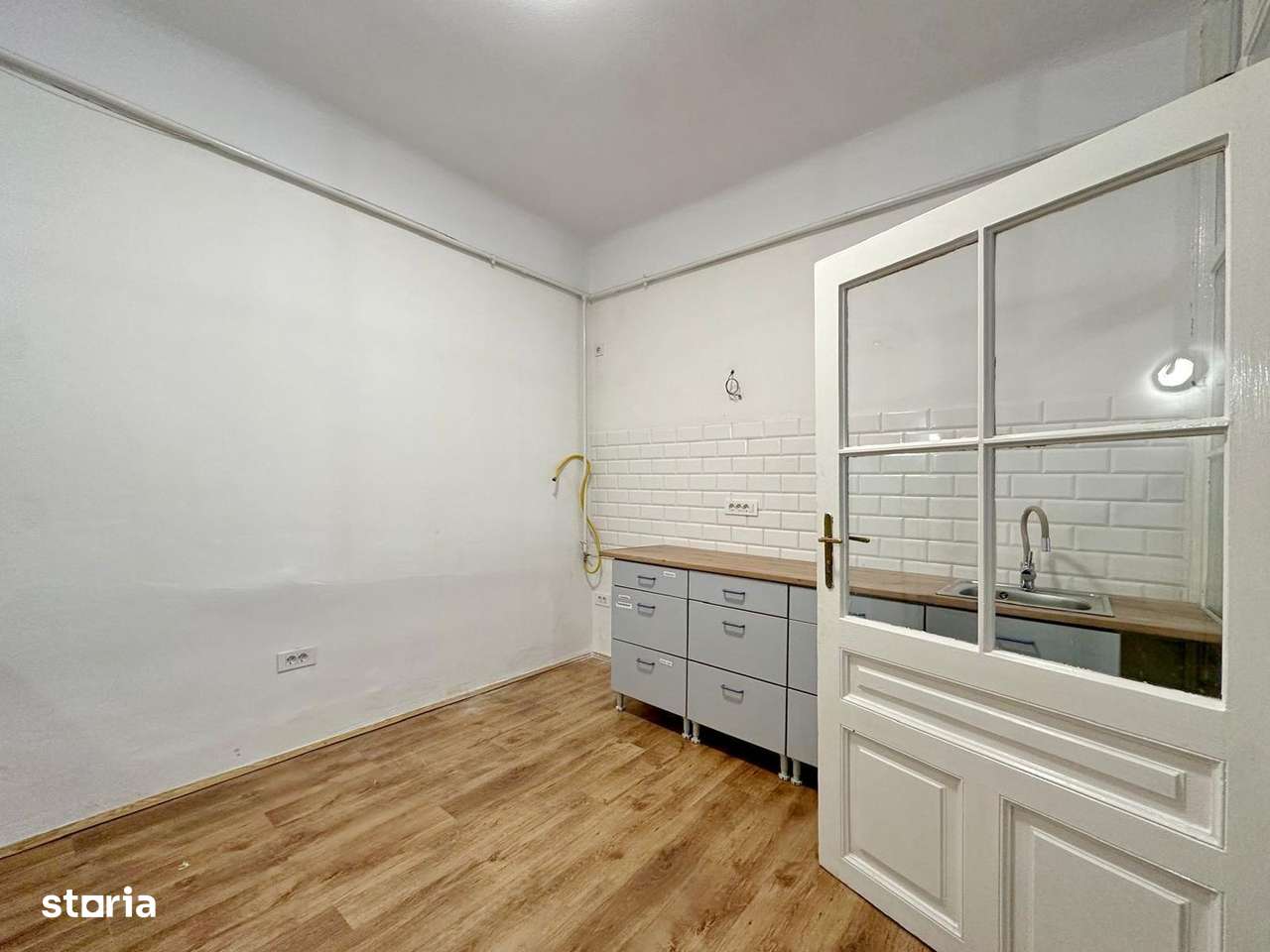 Apartament cu 3 camere in Centrul Istoric al Brasovului - Imagine principală: 5/13