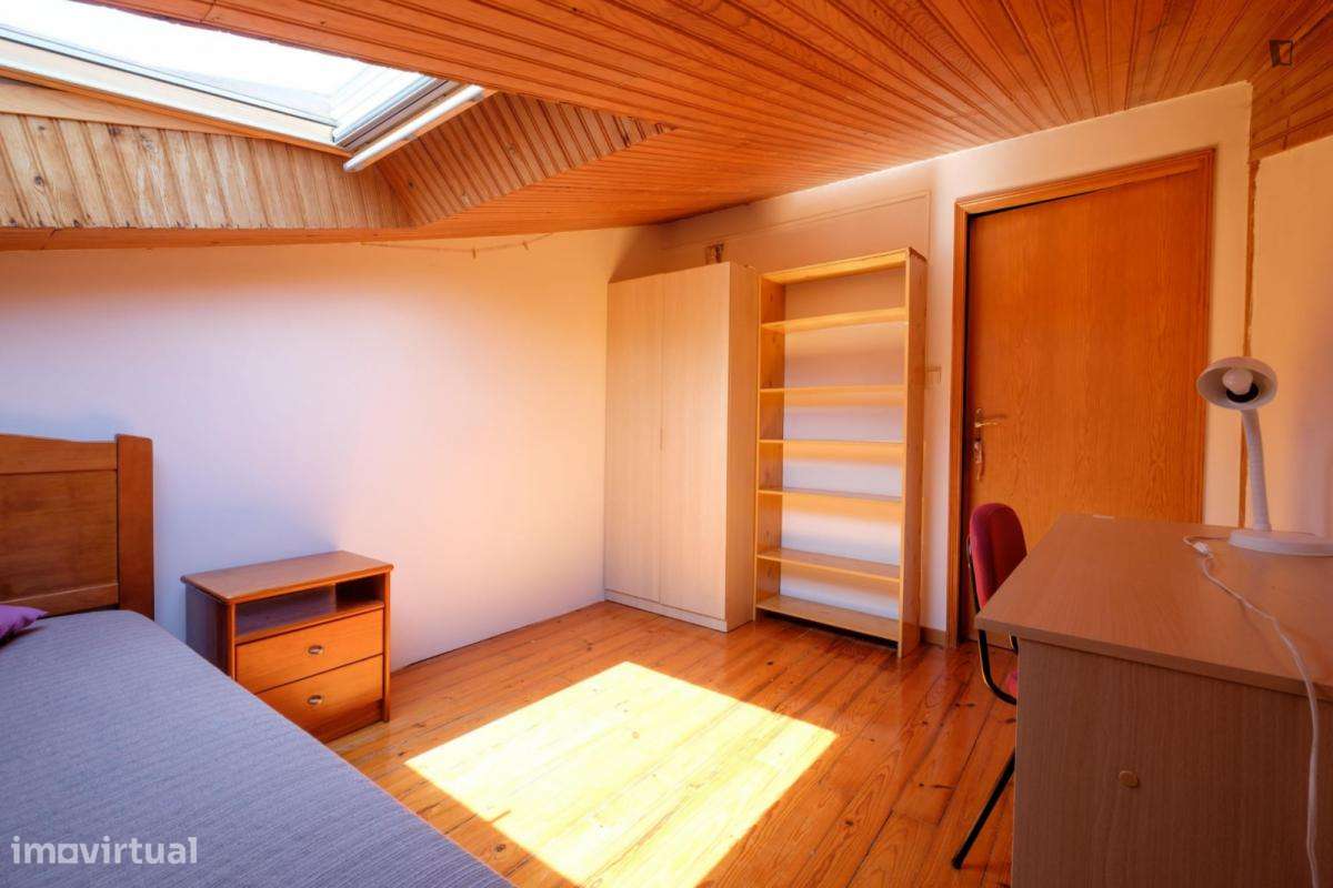 Quarto - localizado em Conchada Coimbra - Grande imagem: 2/10