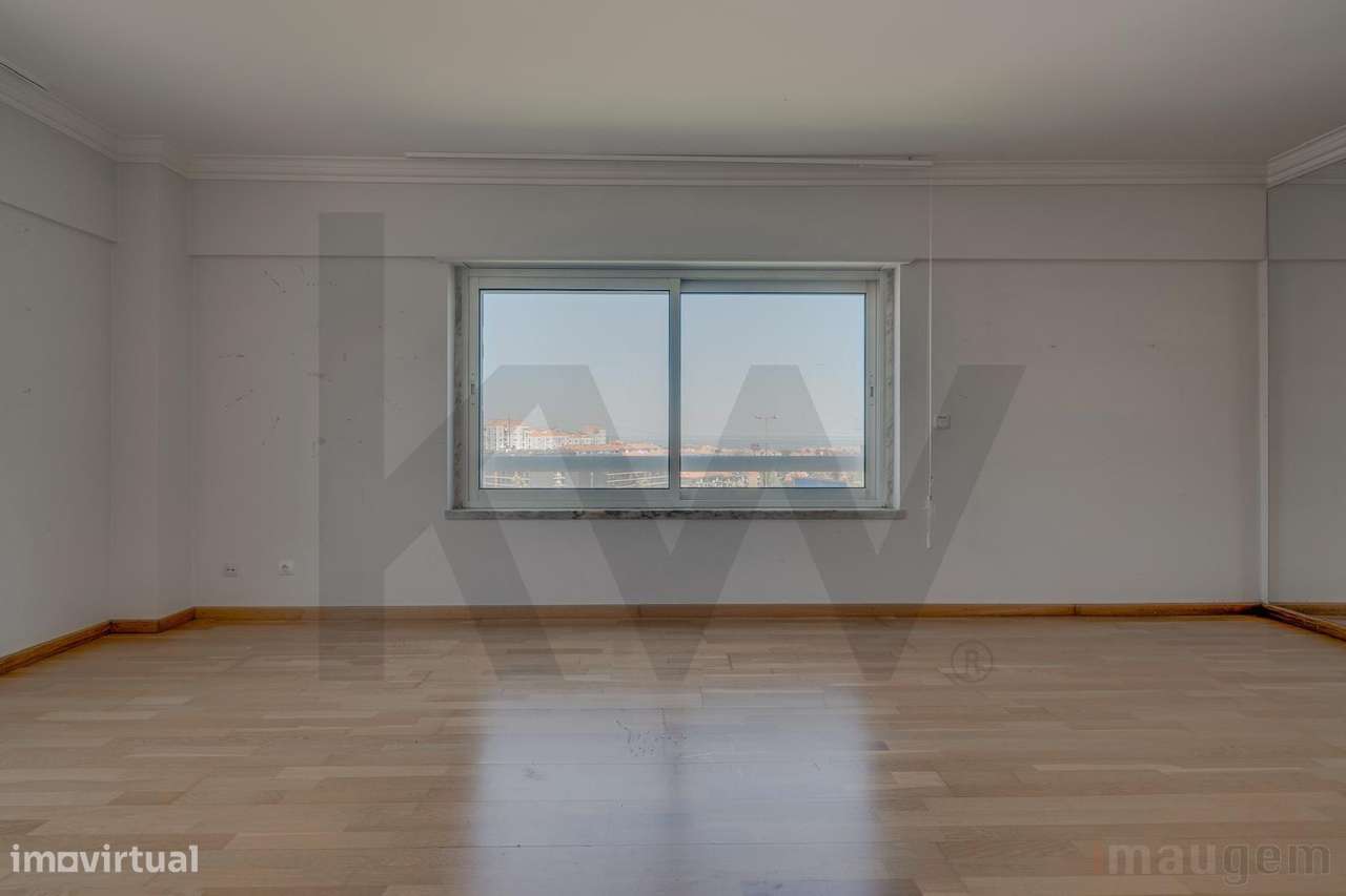 T3 Renovado com Lugar de Garagem e Arrecadação | 133 m2 | Prior Velho-13
