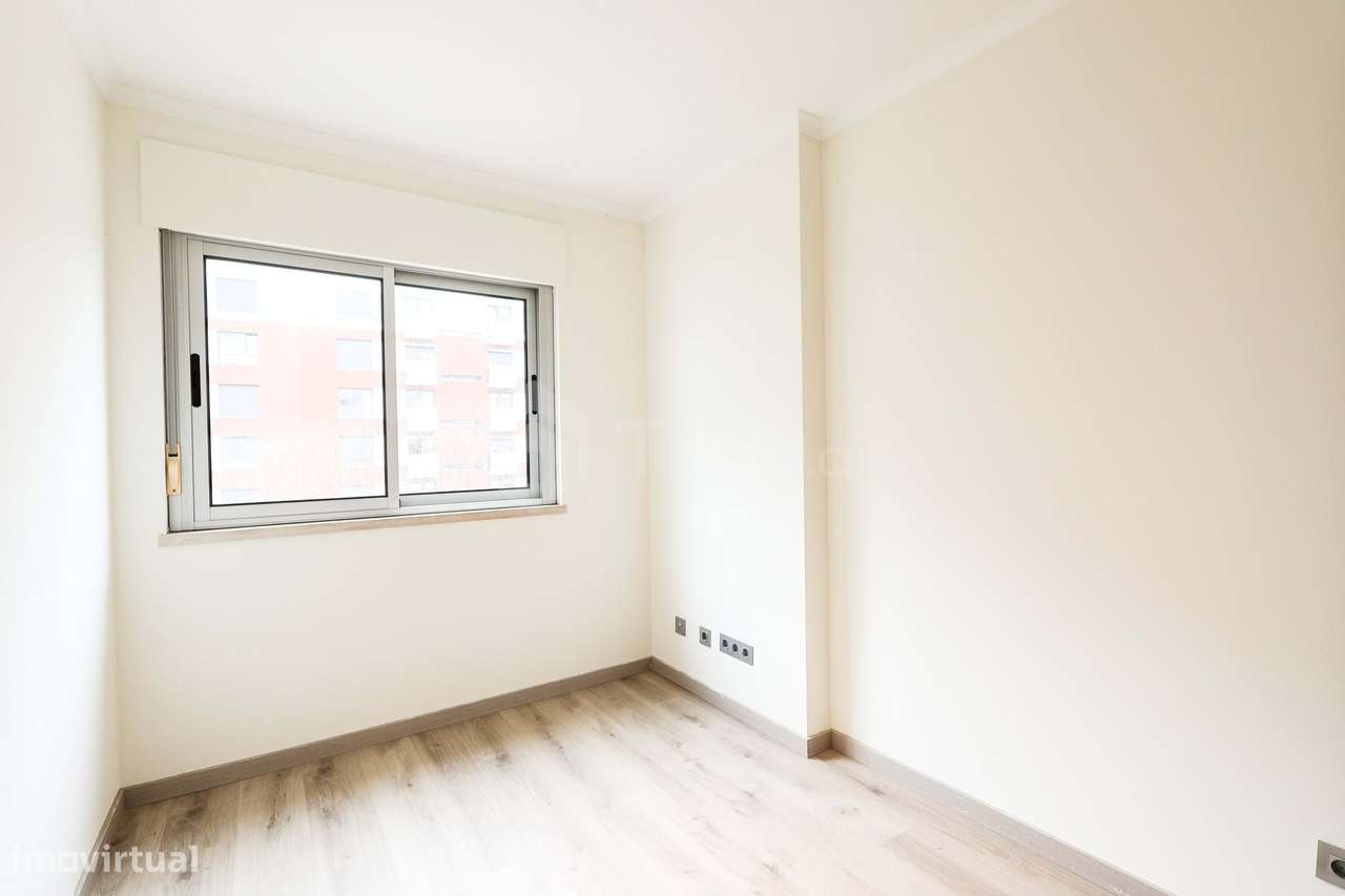 T4 CONVERTIDO EM T3 DE ALTO PADRÃO | 163 M² | 2 GARAGENS + ARRECADAÇÃO-22