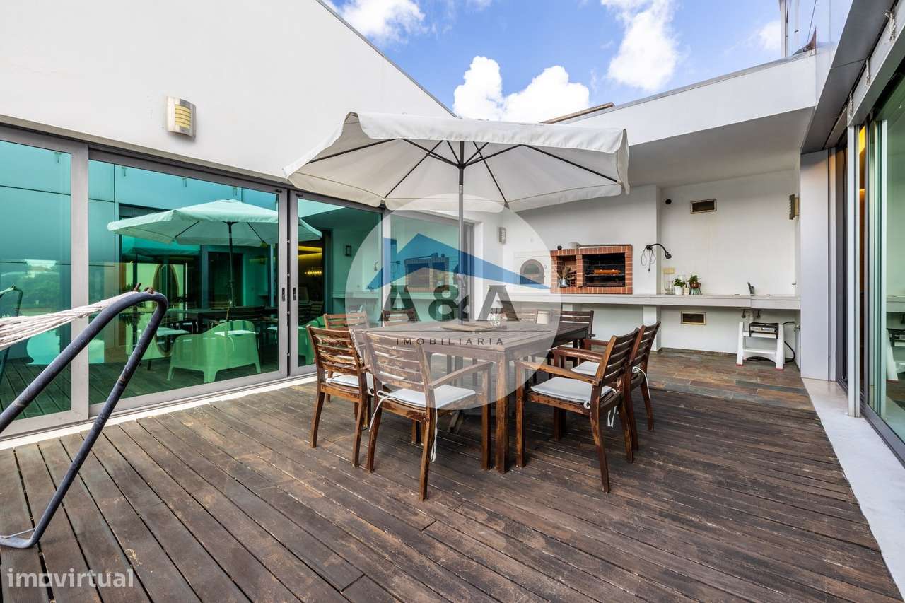 Exclusiva Propriedade de Luxo com Áreas Generosas e Próxima das Praias-47
