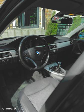 BMW Seria 3 318i - 5