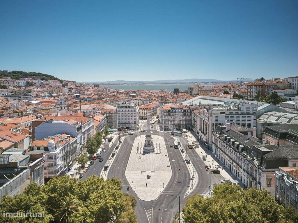 Apartamento T2 com varanda fechada e estacionamento junto à Av. Lib...-27