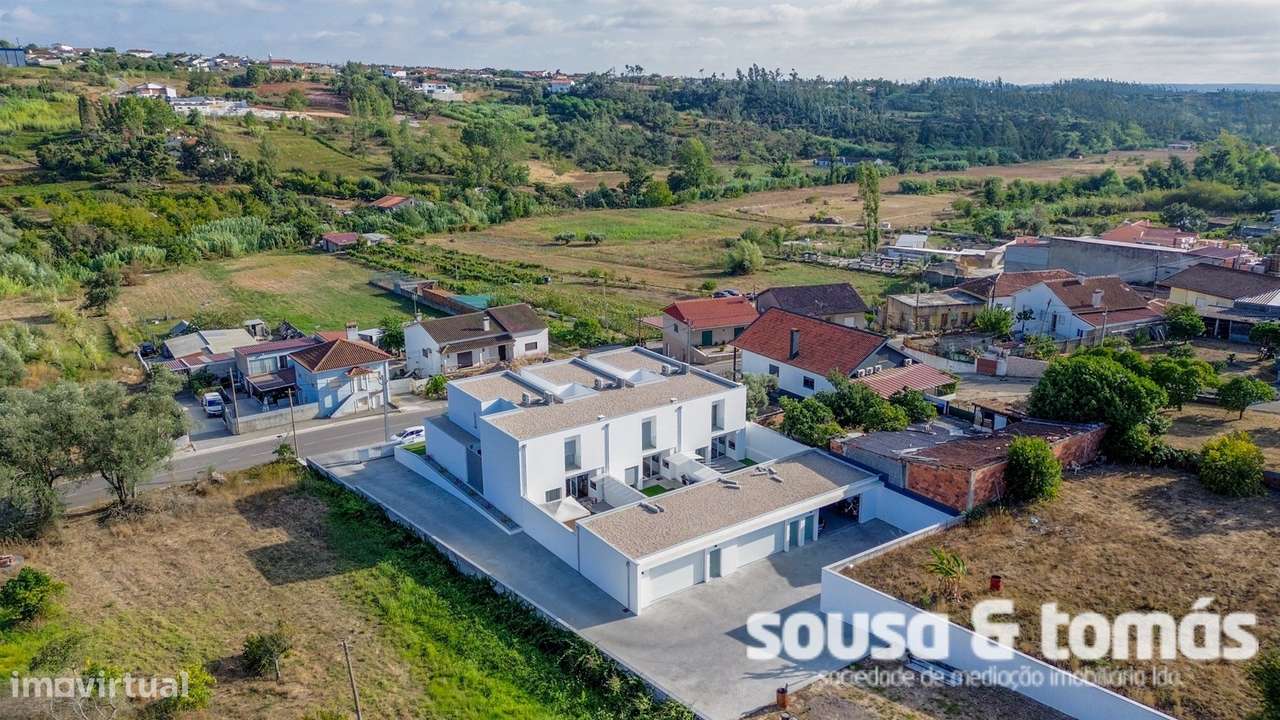 Moradia Geminada T3+1 Venda em Milagres,Leiria-3