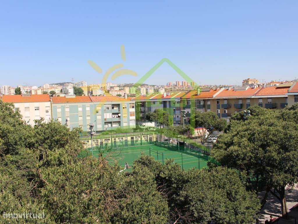 Apartamento T3+2 em Olival Basto - Oportunidade Única com Sótão-6