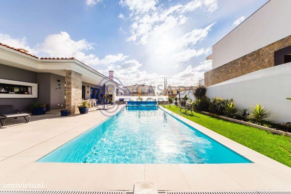 Moradia T3 térrea com piscina no Nadadouro - Grande imagem: 2/48