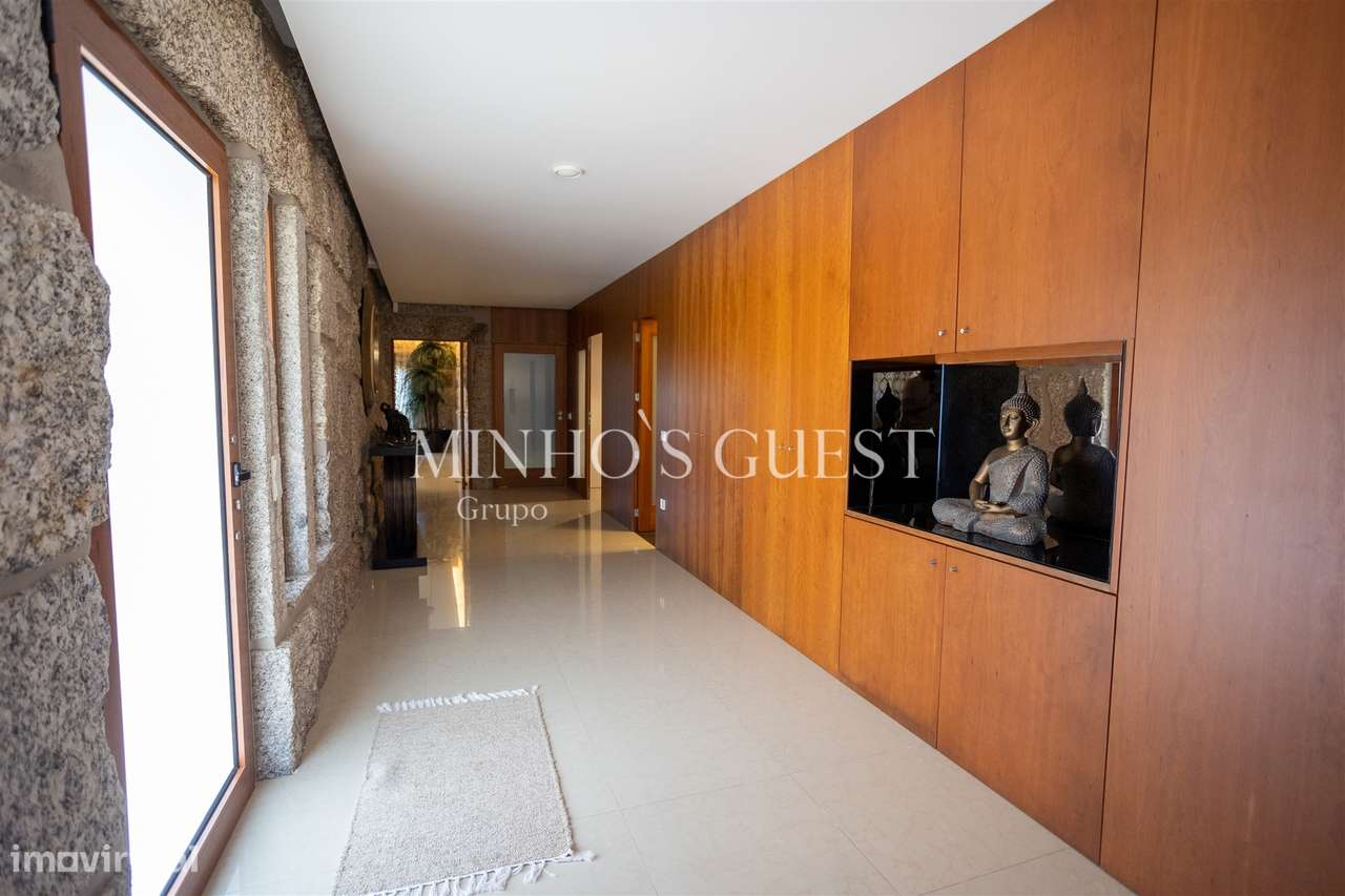 Moradia V4 de Luxo (650m2) Implantada em Terreno de 12500m2 - Souto, G - Grande imagem: 4/49