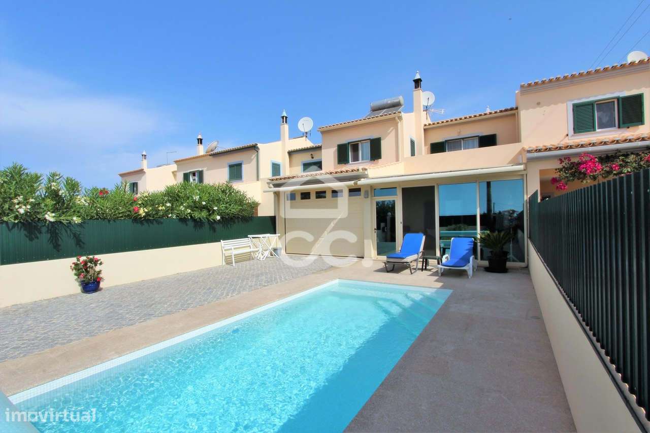Venda com reserva de usufruto vitalício - Moradia T3 com piscina em Ar-45