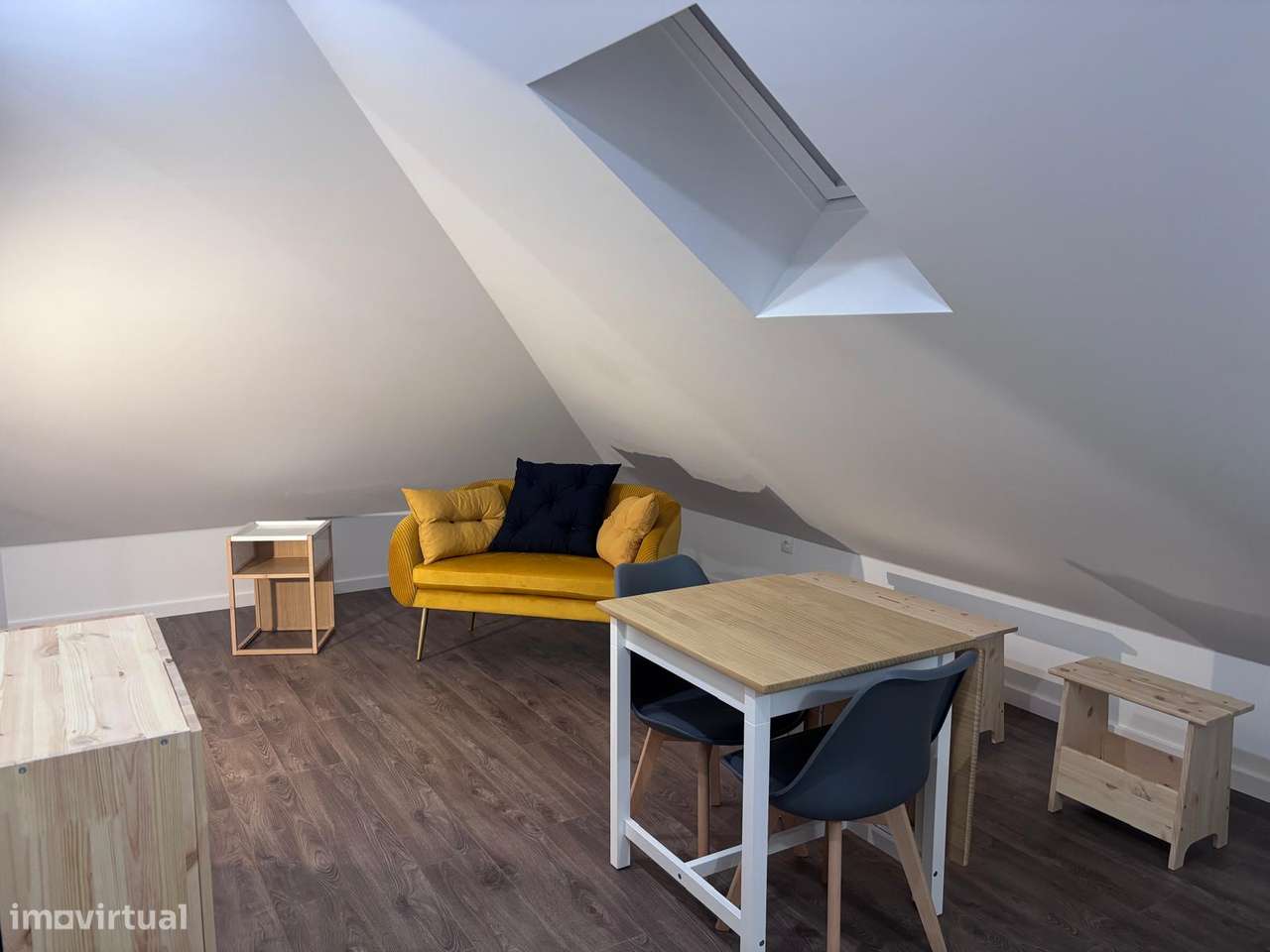 T0 Novo Mobilado e Equipada - Centro da Cidade - Grande imagem: 2/8