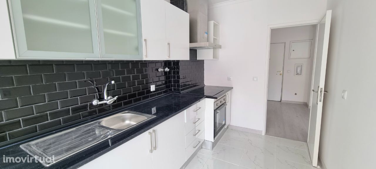 Apartamento T2 (3 Assoalhadas) com 1 Varanda