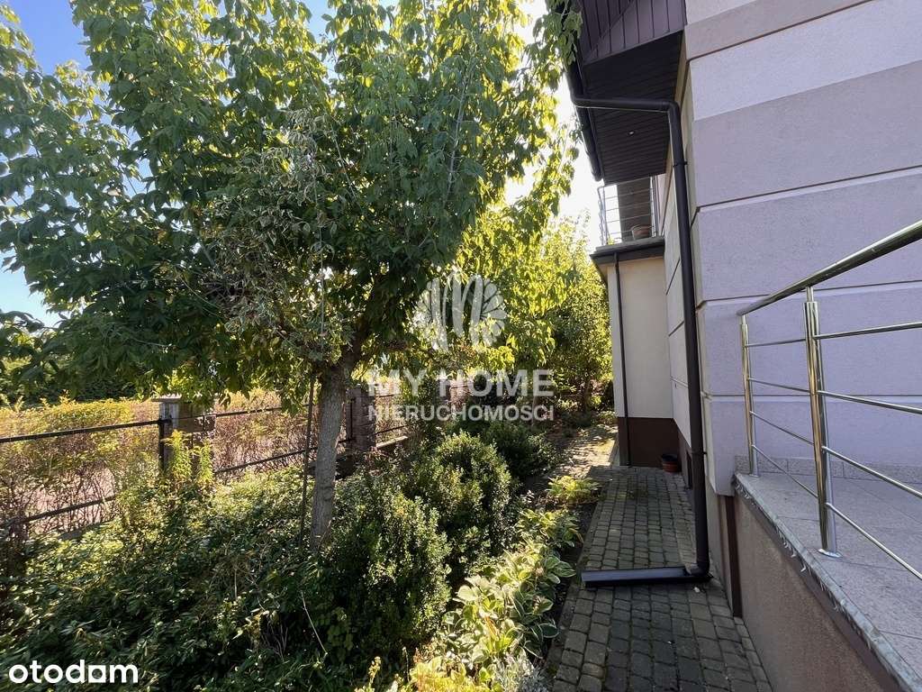 Przestronny Dom z Fotowoltaiką i Ogrodem-4