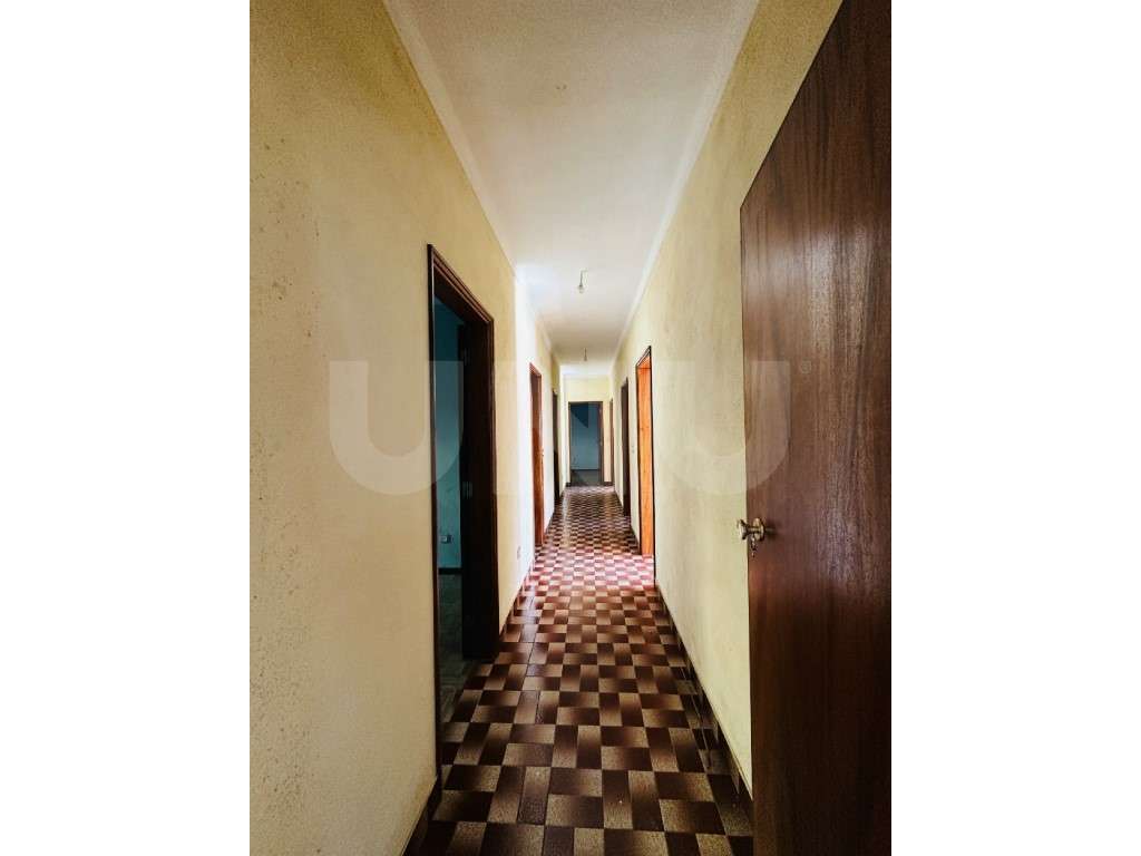 Moradia Espaçosa com Terreno e Potencial de Investimento - Atalaia,...-12