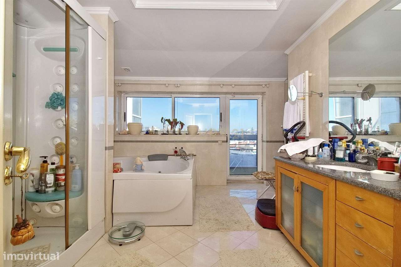 Apartamento T6 com Terraço e Vista 360º em Campolide - 314m²-13