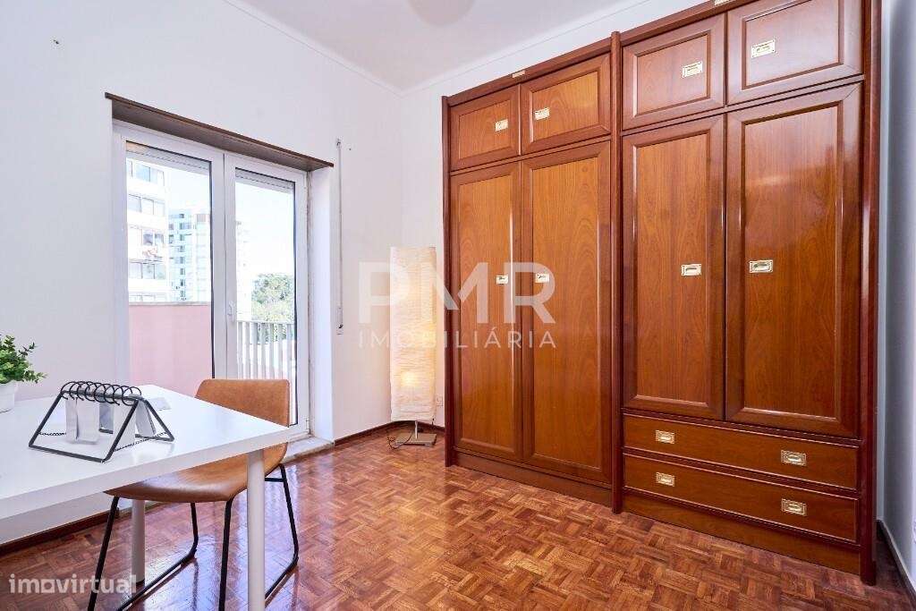 Apartamento T4 no Lumiar com estacionamento-9