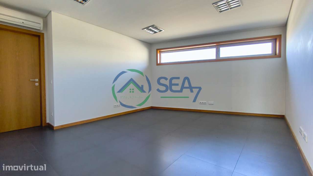 Moradia T6 com grande terreno, Meadela-41