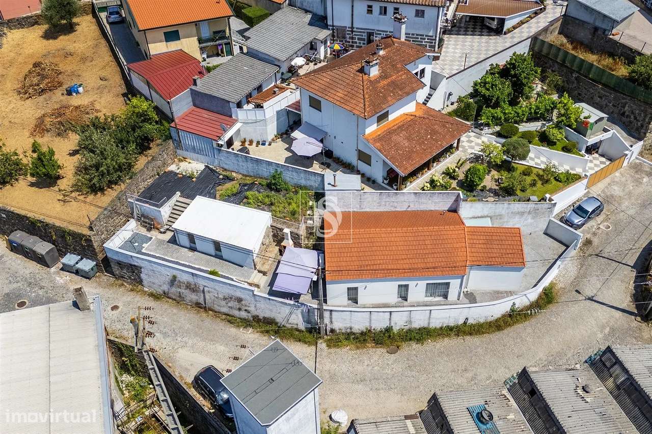 Moradia Térrea T2+1 Renovada | São Martinho do Campo-3