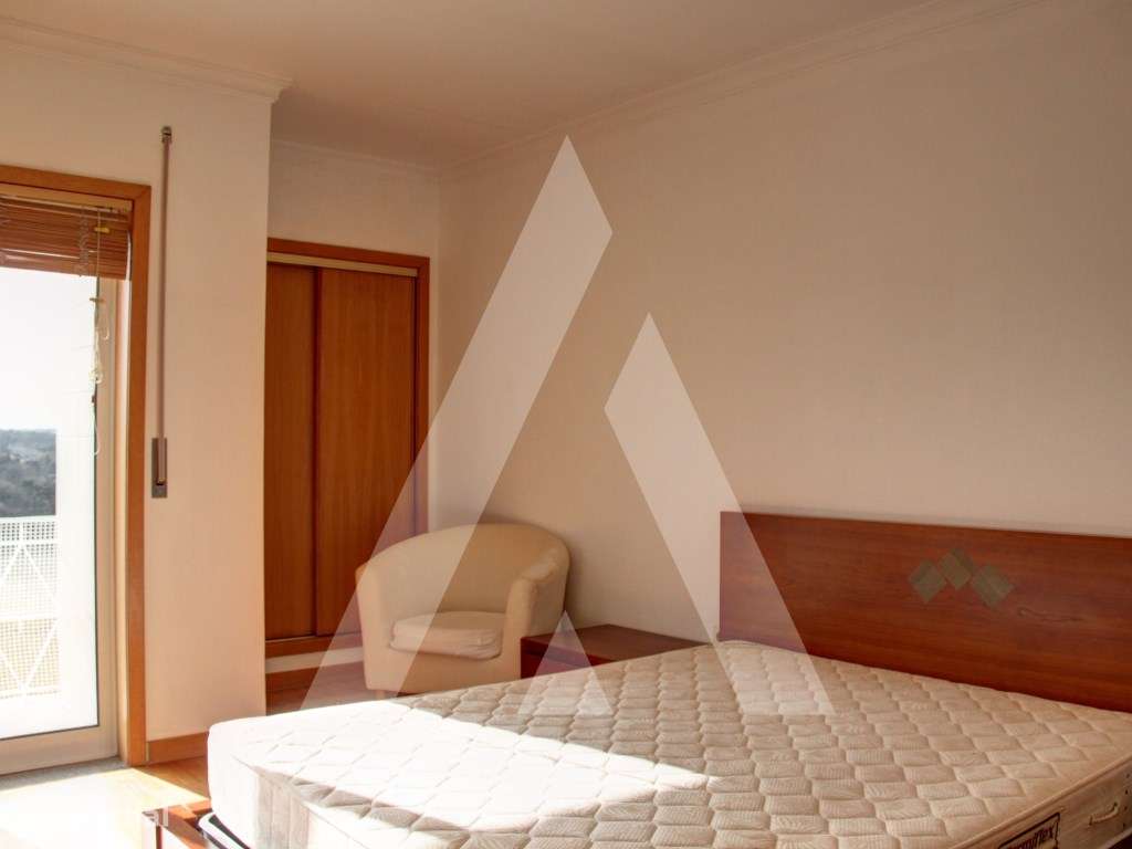 Apartamento T3 Oliveira do bairro-33