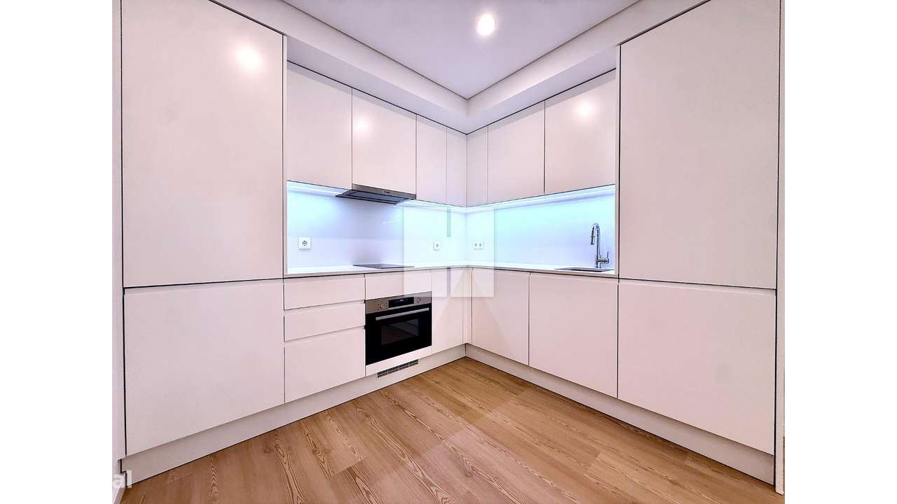 Apartamento T1K Novo em Zona Nobre-11