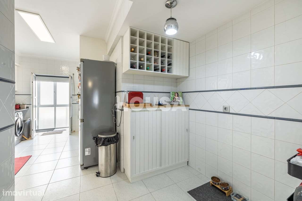 Apartamento T3 com Sótão, Garagem e Terraço – Nova Leiria-23