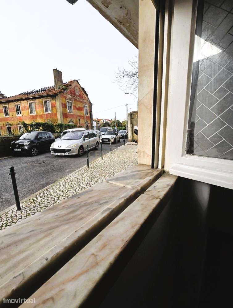 T1 em Linda-a-Velha – Cozinha Remodelada e Excelente Localização - Grande imagem: 5/10