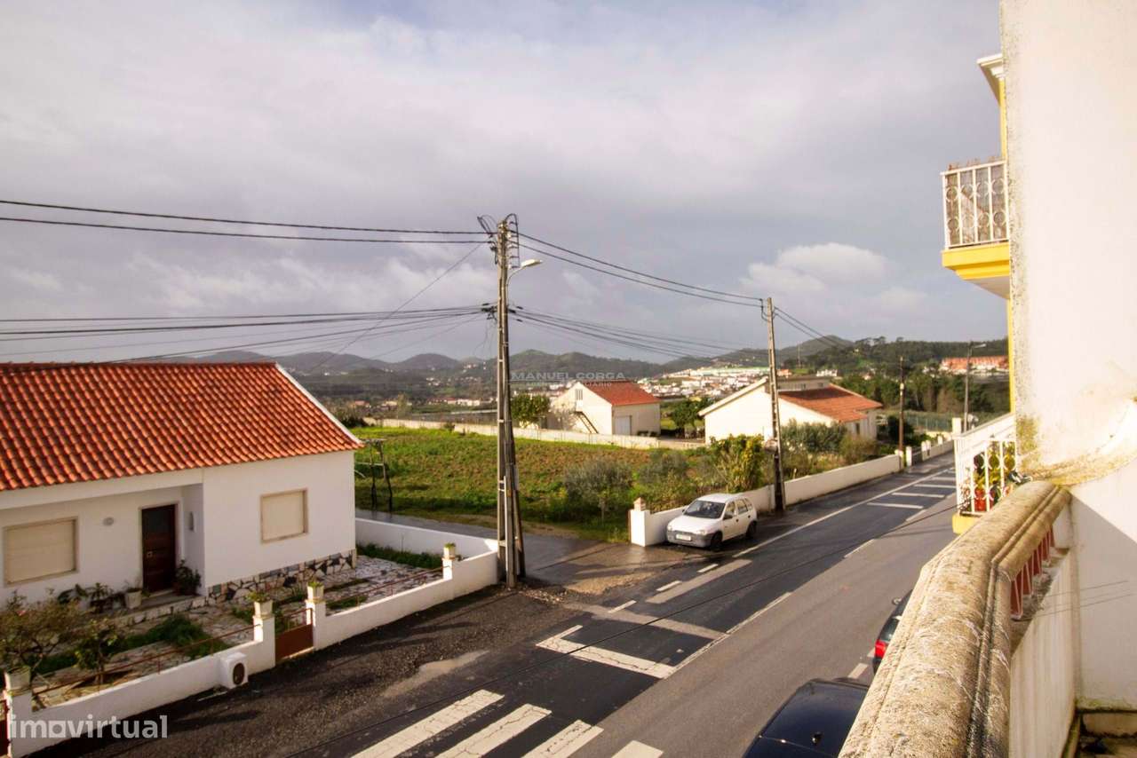 Edifício para Restauração com Terraço - Tituaria, Milharado-16