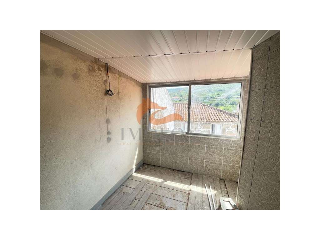 Casa para renovar com 2 quartos em Avô (Oliveira do Hospital)-7