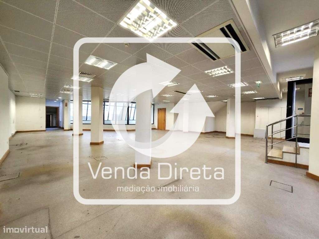 Prédio em propriedade total, destinado a comércio e serviços. IMOVE... - Grande imagem: 4/24