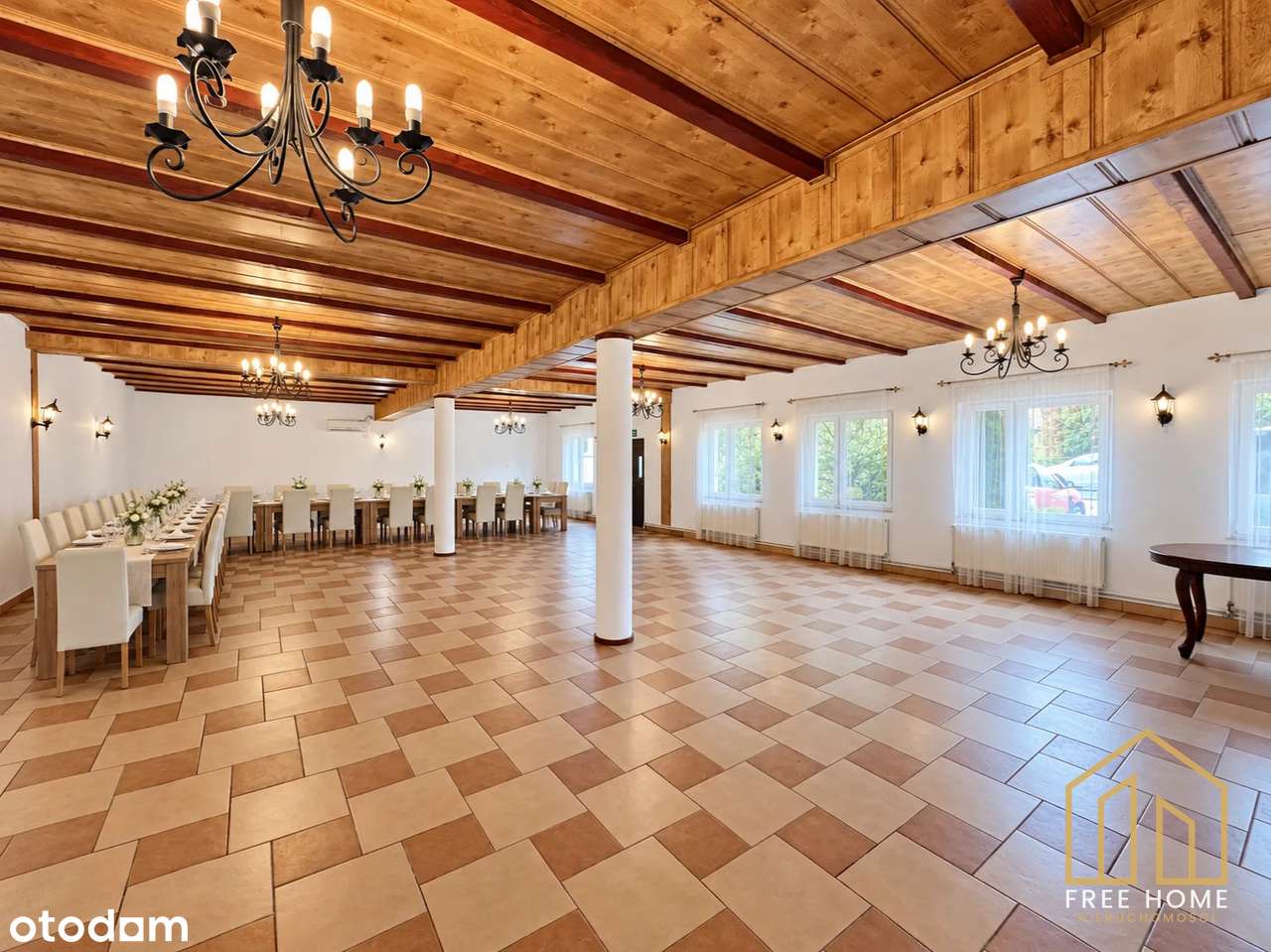 Kompleks Casablanca z restauracją i noclegami w Głogowie-1