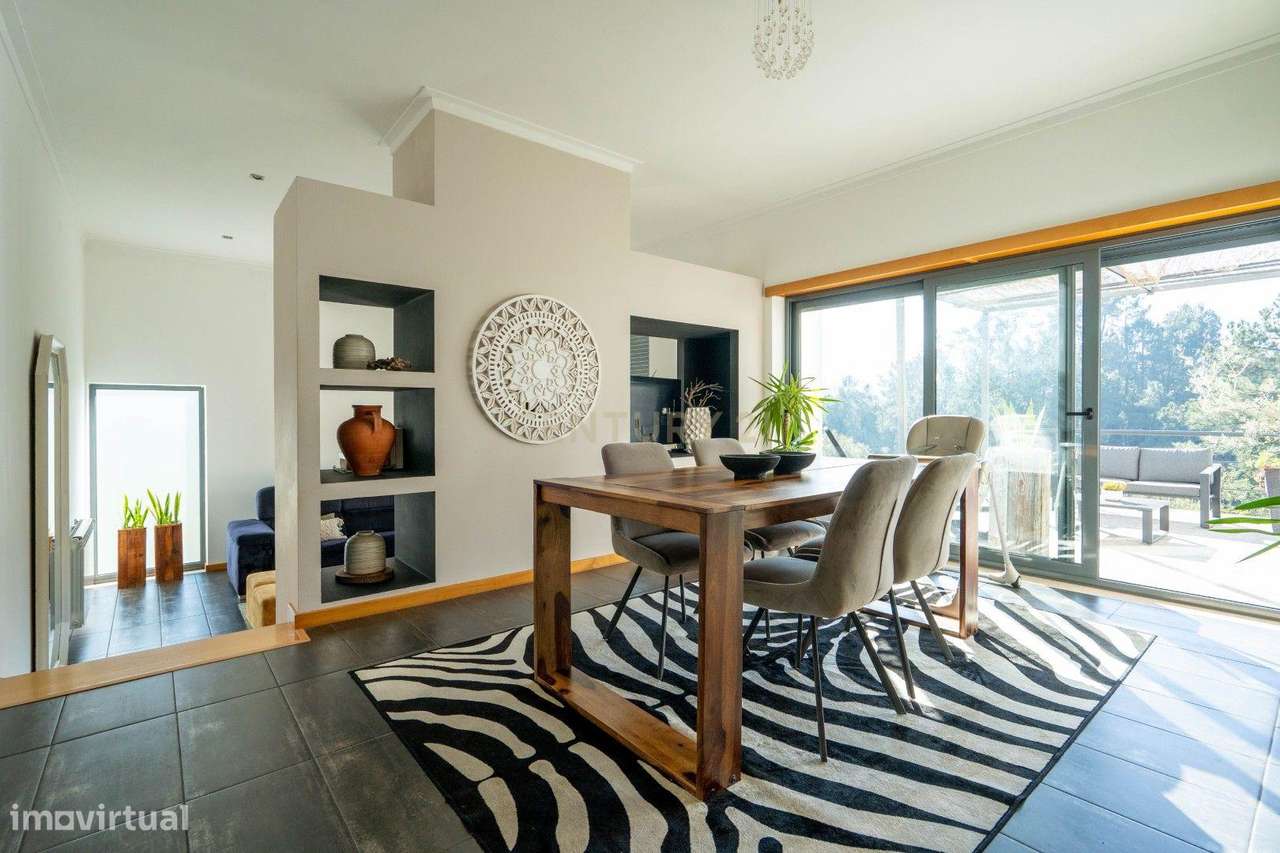 Moradia térrea T3+1 com linhas modernas,varandas,churrasco,jardim,gara-22