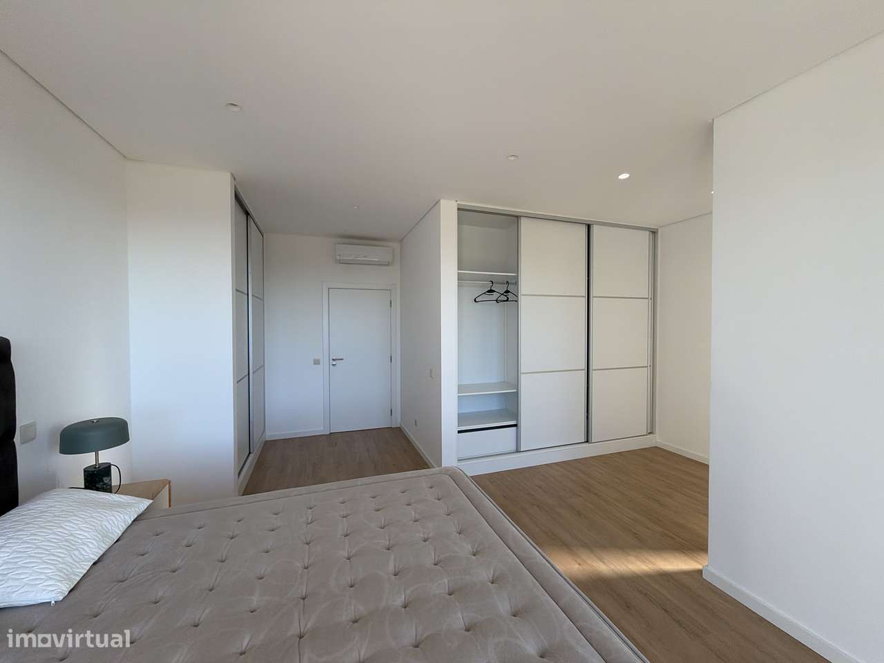 Moradia T4 NOVA com box e piscina-32