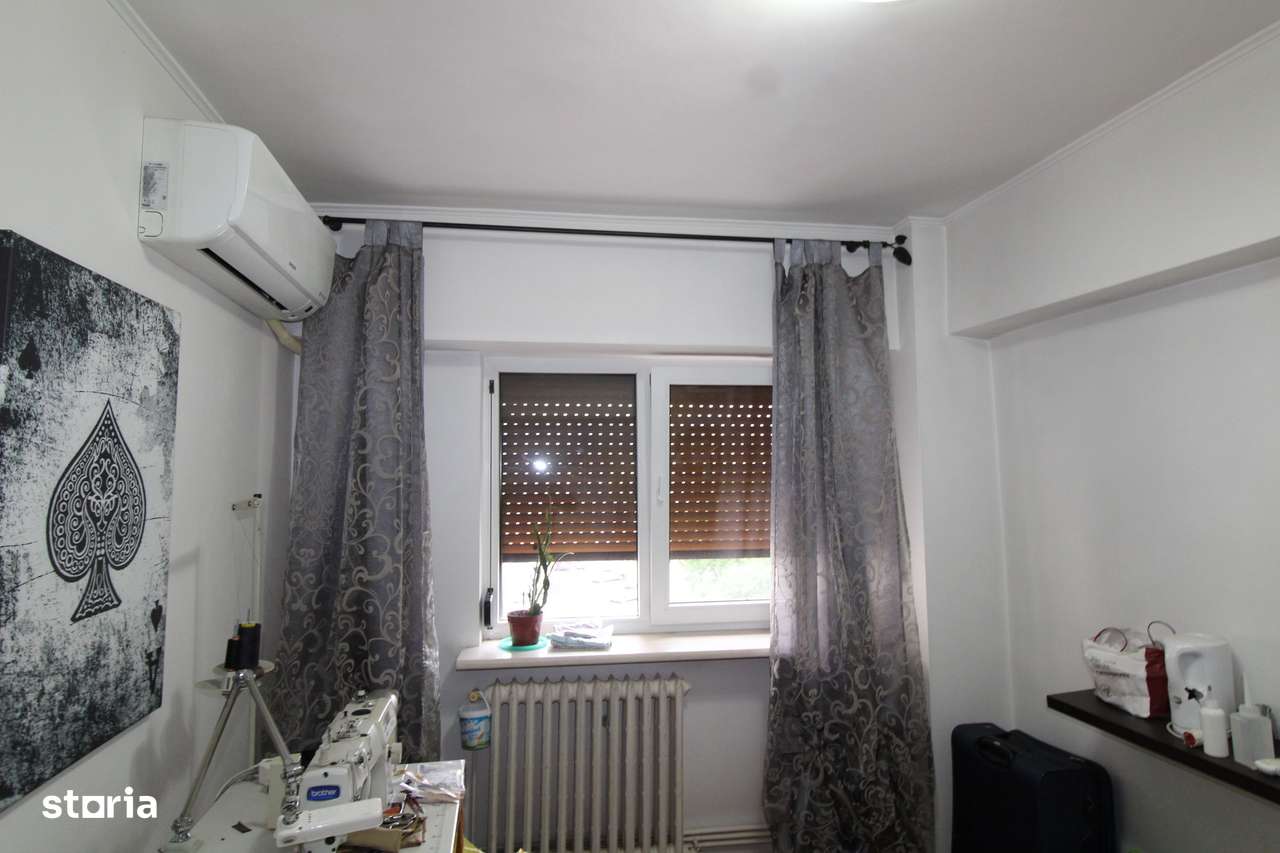 Apartament 3 camere, decomandat, etaj 3, strada 23 August - Imagine principală: 5/8