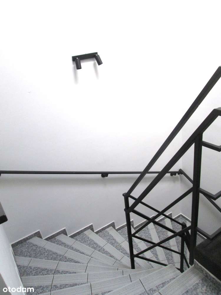 Budynek biurowo-usługowy z pozwoleniem na budowę 5 lokali mieszkalnych-12