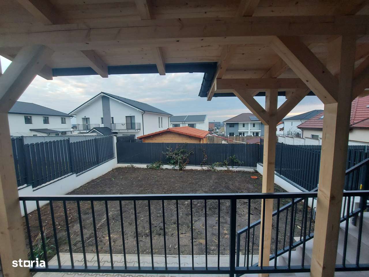 Casă cu 4 camere încălzire în pardoseală, terasă acoperită și pivniță-19