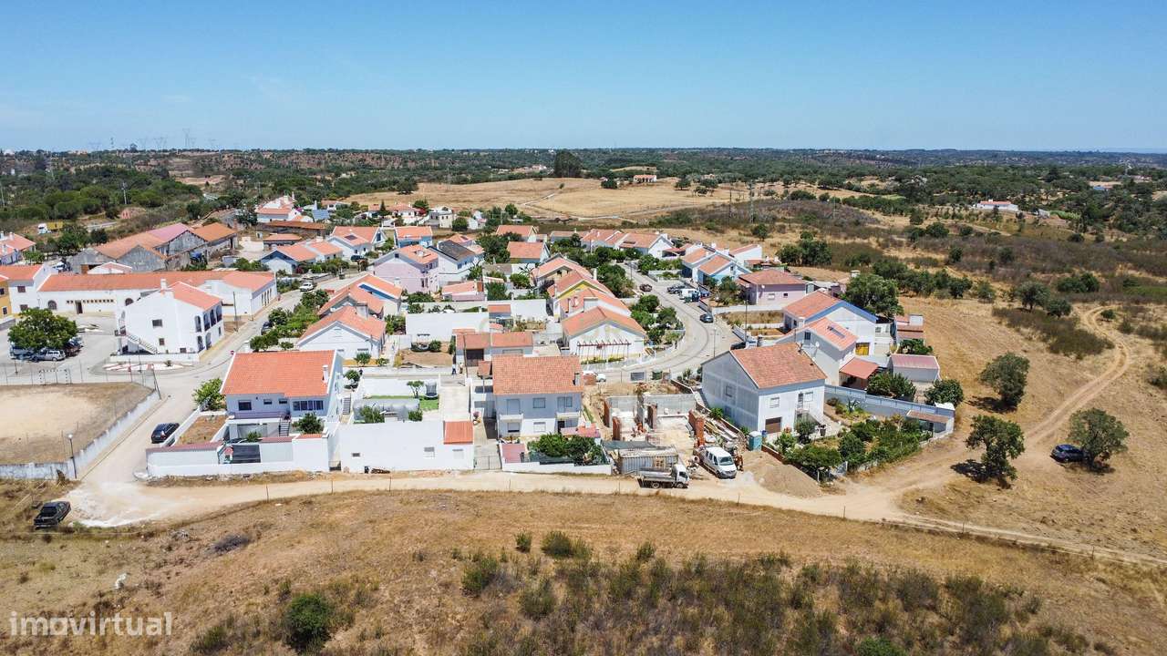 Moradia T2 Renovada com Quintal e Jardim – O Refúgio Ideal para Viver-25
