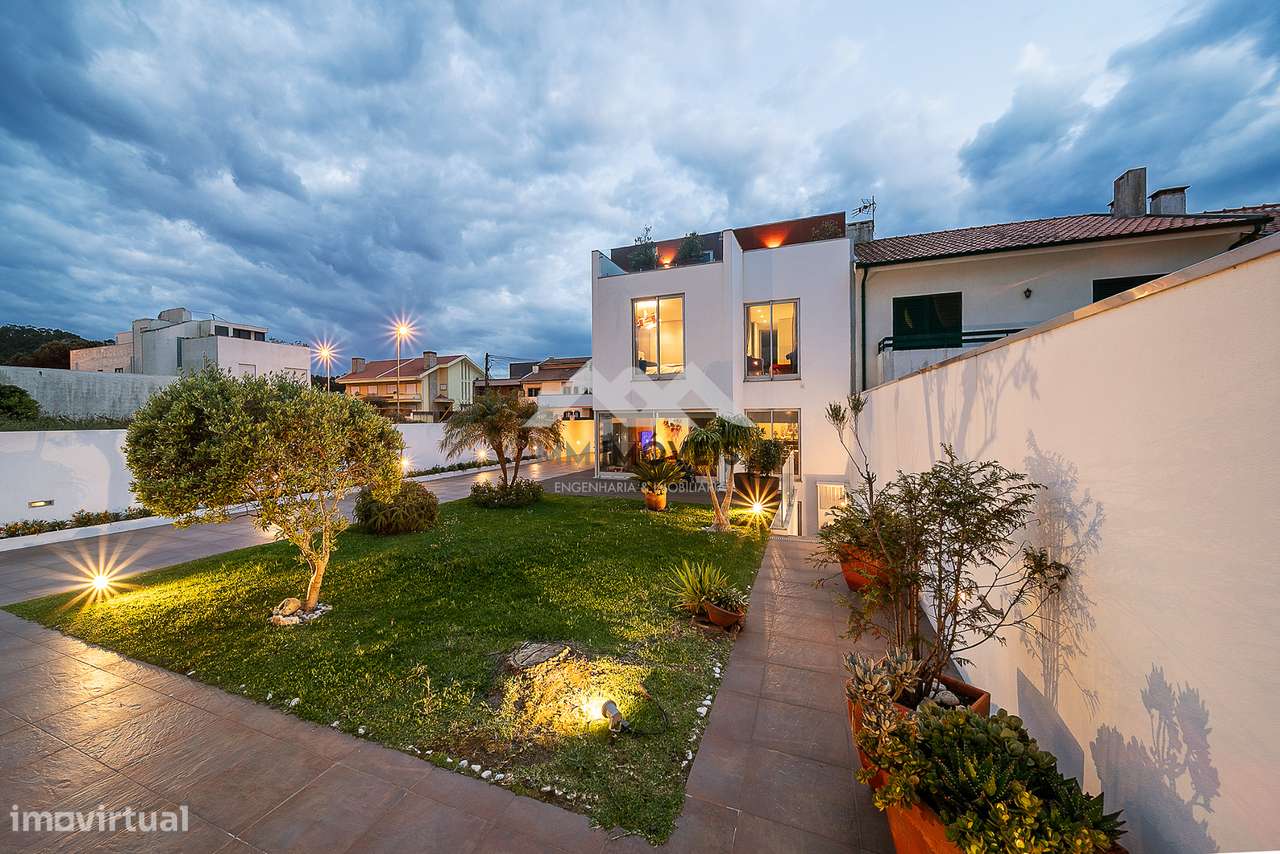 Moradia Lavra | Terraço Panorâmico Vista Mar | Jardins | Closet | Anex-57