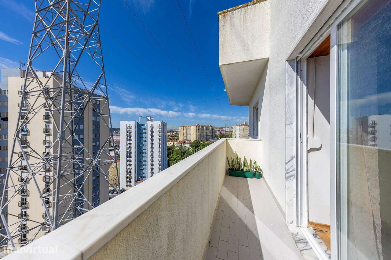 T3 Luminoso com Varandas e Garagem em Excelente Zona de Odivelas-32