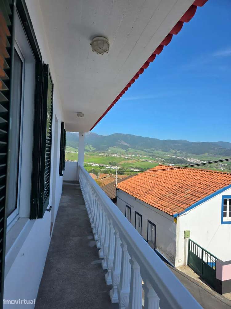 Moradia T5 Totalmente Equipada e Renovada com Vista Deslumbrante – Lom-26