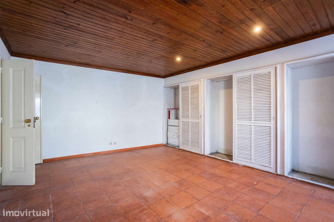 Moradia histórica T6 com piscina e anexo – centro de Salvaterra de Mag-32