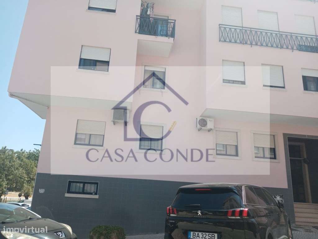 Apartamento T2 Totalmente Remodelado em Corroios-5