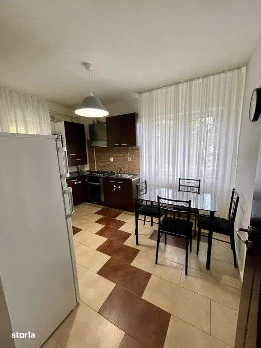 Apartament cu 3 camere,80mp, Zona Buna ziua,Parcare, Garaj individual - Imagine principală: 3/8