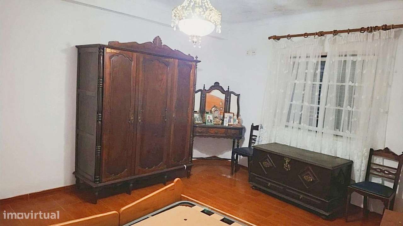 Moradia T3 pronta a habitar com alguma remodelação para efectuar-26