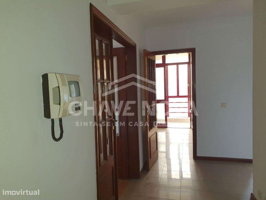Apartamento T2 em Vilar do Paraíso - Grande imagem: 4/14