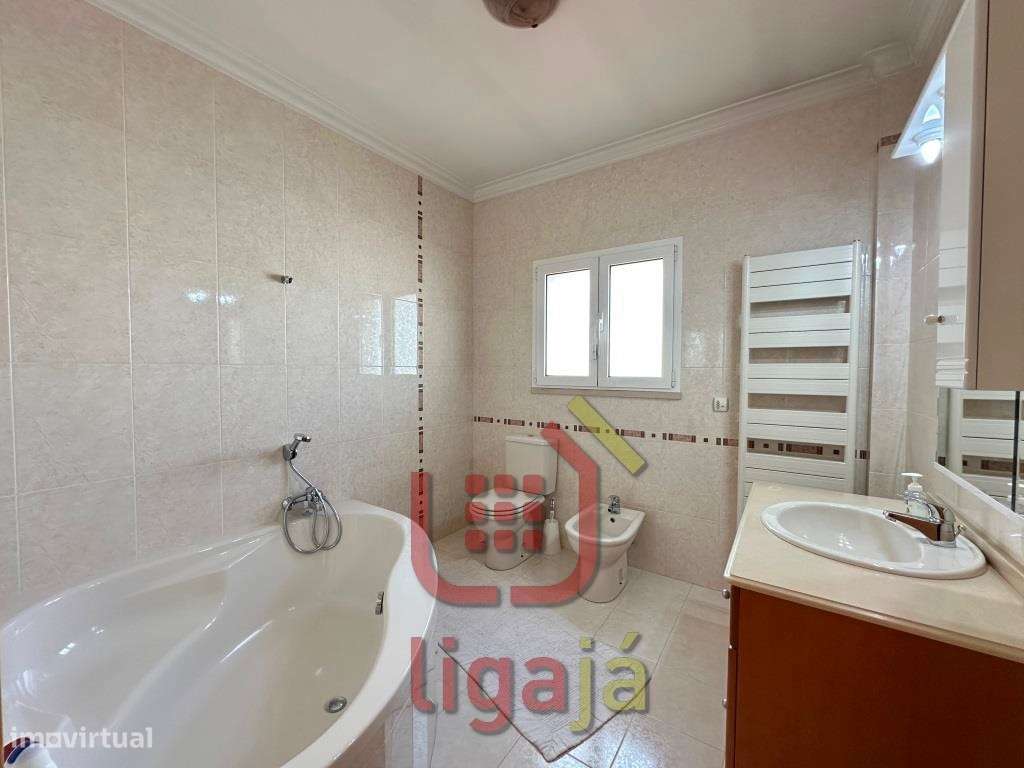 Moradia T5 de Excelência em Ourém!-40