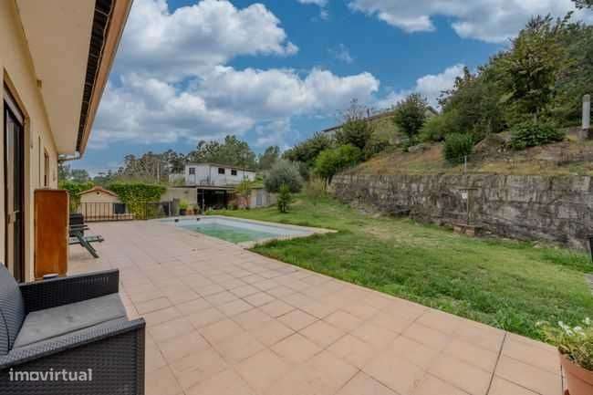 Moradia Bifamiliar + anexos - Grande imagem: 4/12