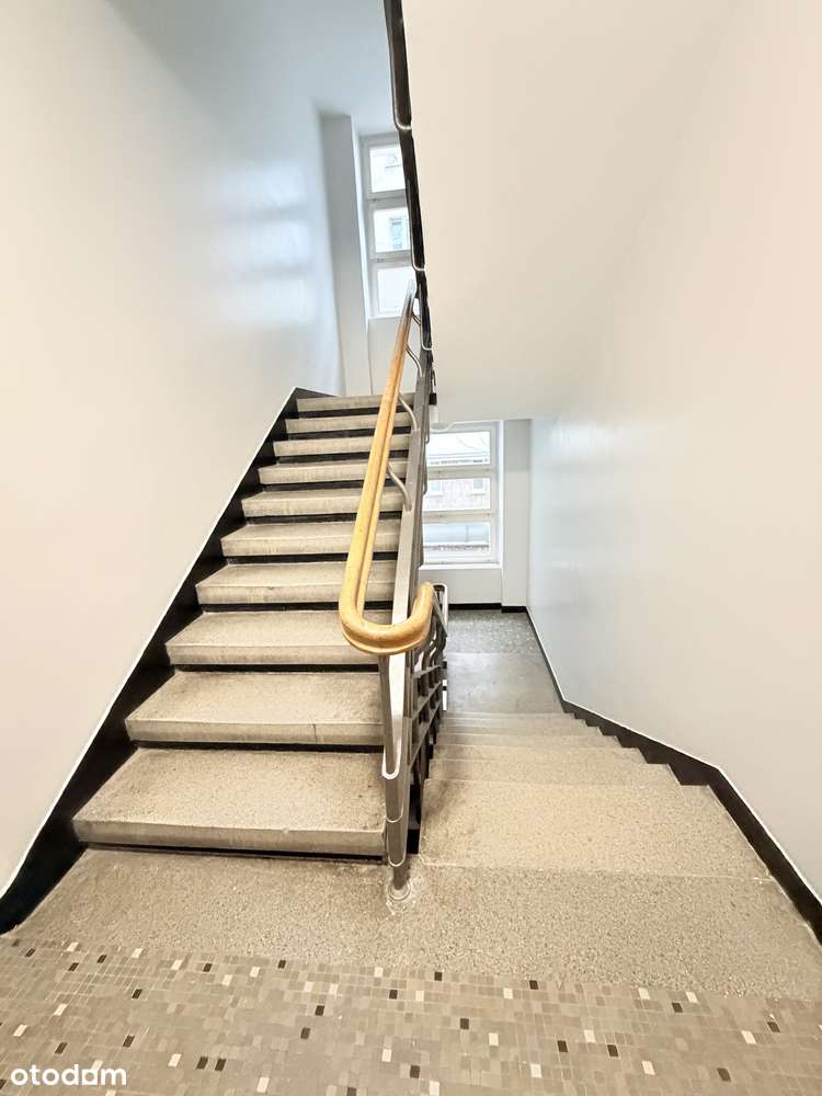 Okazja inwestycyjna:Kawalerka z osobną sypialnią i BALKONEM# KAMIENICA-14