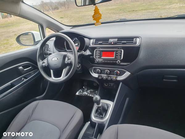 Kia Rio 1.2 Business Line - 10