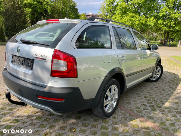 Skoda Octavia Combi 2.0 TDI DPF 4x4 Scout - 4