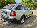 Skoda Octavia Combi 2.0 TDI DPF 4x4 Scout - 4